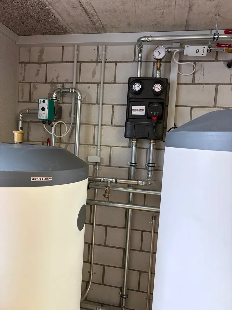 Aufputz-Installation für Wärmepumpe