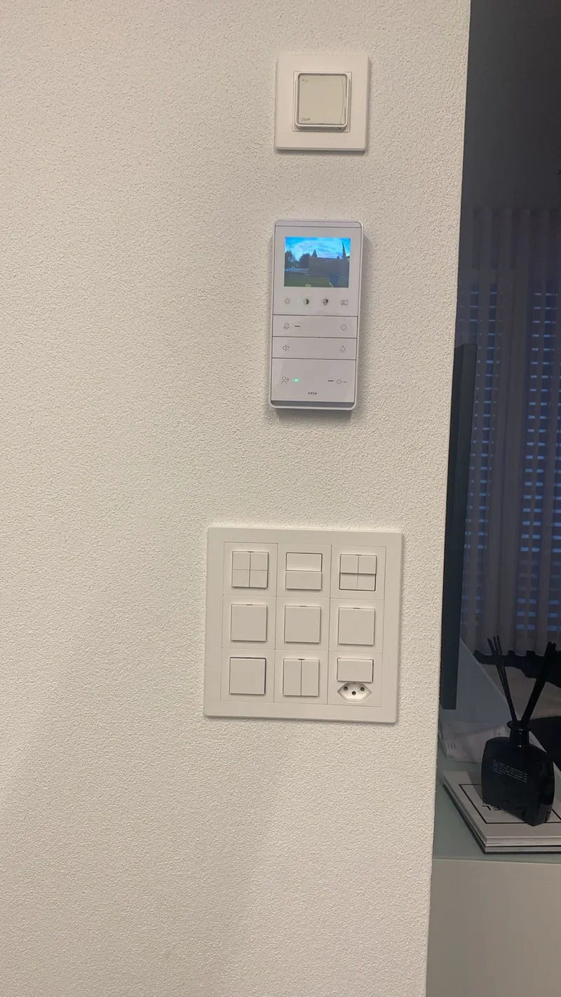 Schalterkombination mit Gegensprechanlage und Raumthermostat